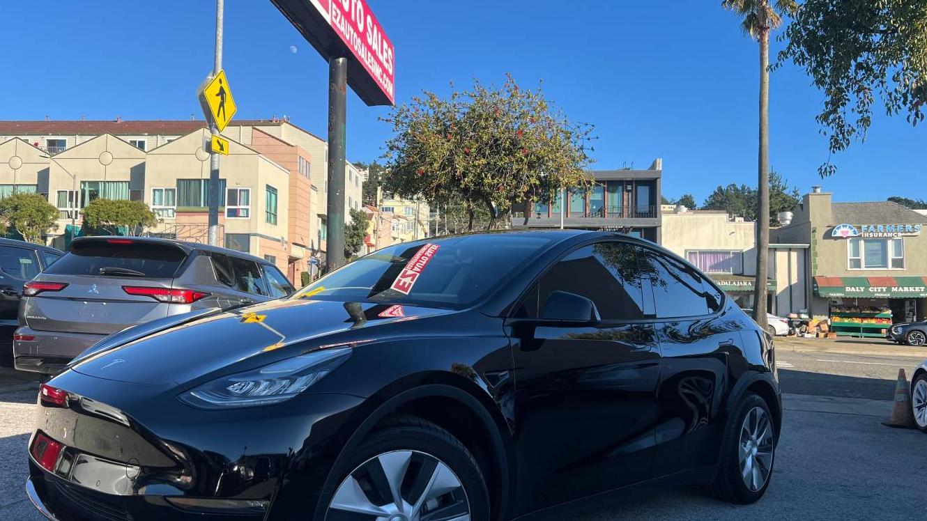 TESLA MODEL Y 2021 5YJYGDED4MF107366 image